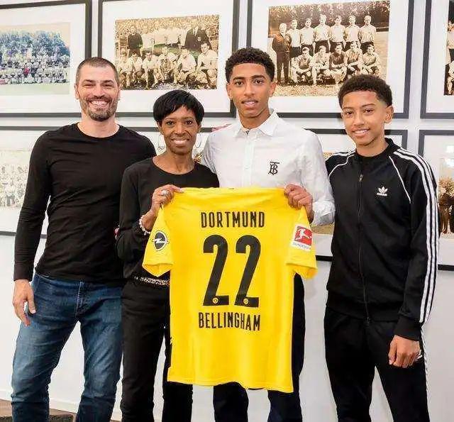 被形容为 被形容为